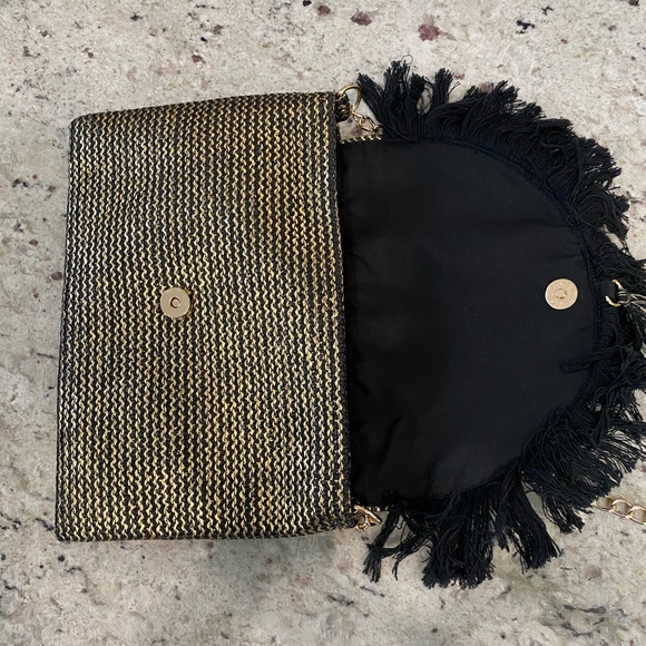 Gold and Black Woven bag. Tassel accents. - Picture 4 of 6